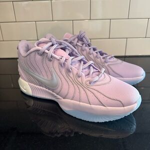 New MENS Nike Lebron XXI “Easter” Basketball Shoes Men’s Size 11